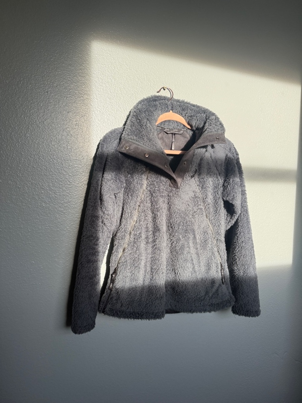 Kuhl Green Teddy Fleece Jacket XS with hood in the pocket of the neckline